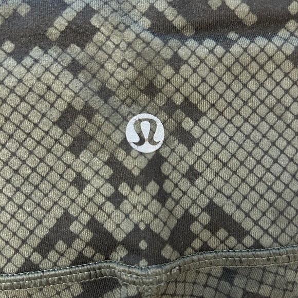 Ladies Gymshark Capri Leggings - Picture 2 of 3